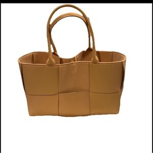 Bottega Veneta Medium Arco Tote Leather Bag